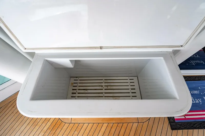 Slide: The Image of Hatteras 100 Motor Yacht 2001 - 10