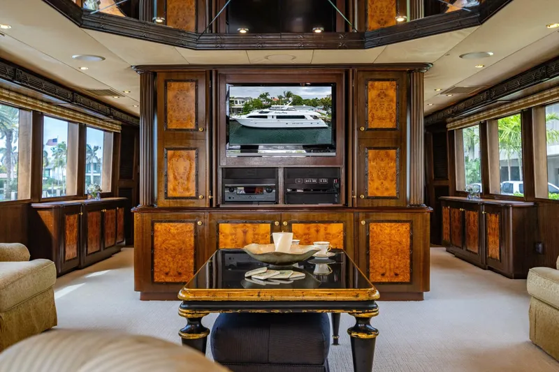 Slide: The Image of Hatteras 100 Motor Yacht 2001 - 11