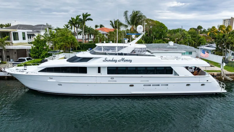 Slide: The Image of Hatteras 100 Motor Yacht 2001 - 2