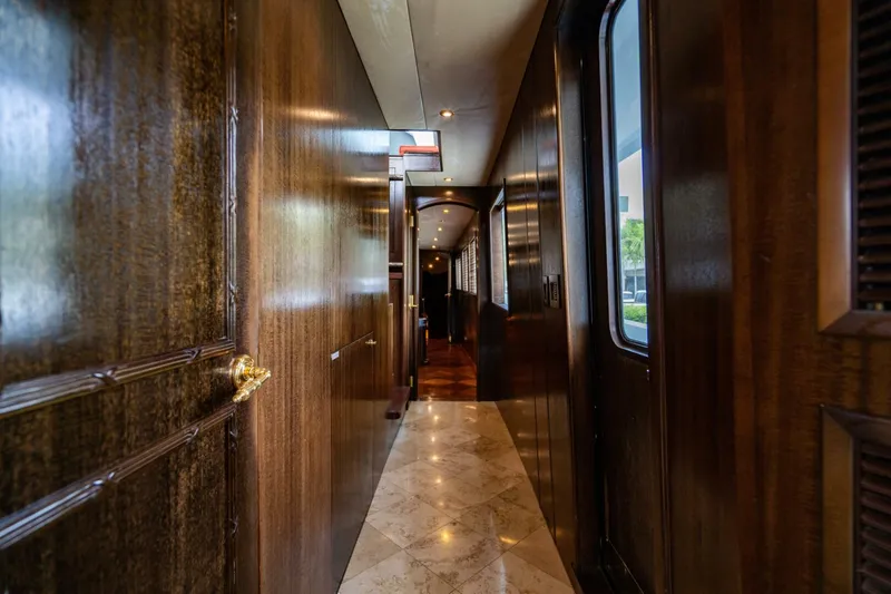 Slide: The Image of Hatteras 100 Motor Yacht 2001 - 25