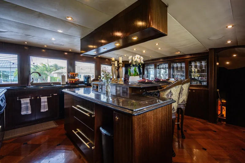 Slide: The Image of Hatteras 100 Motor Yacht 2001 - 26