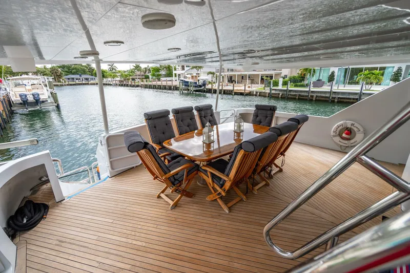 Slide: The Image of Hatteras 100 Motor Yacht 2001 - 4