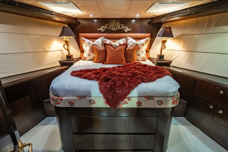 Slide: The Image of Hatteras 100 Motor Yacht 2001 - 43