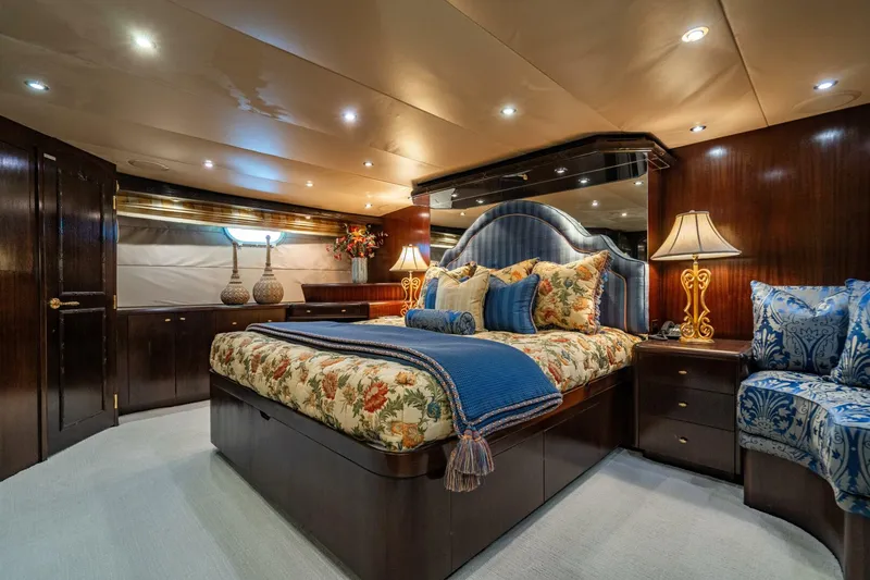 Slide: The Image of Hatteras 100 Motor Yacht 2001 - 47