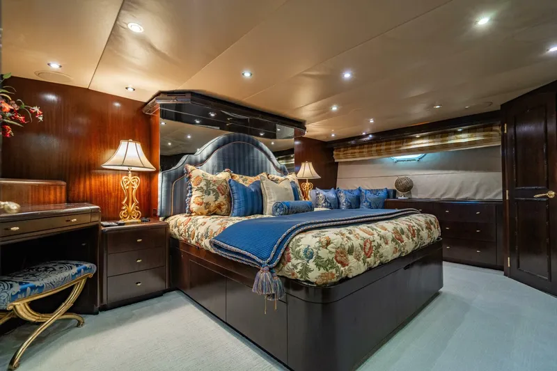 Slide: The Image of Hatteras 100 Motor Yacht 2001 - 49