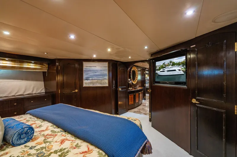 Slide: The Image of Hatteras 100 Motor Yacht 2001 - 52