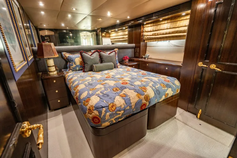 Slide: The Image of Hatteras 100 Motor Yacht 2001 - 57
