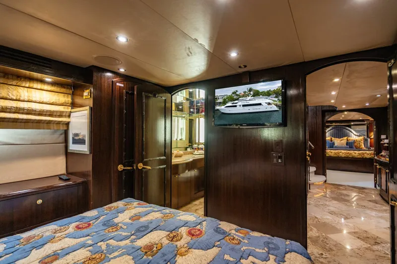 Slide: The Image of Hatteras 100 Motor Yacht 2001 - 58