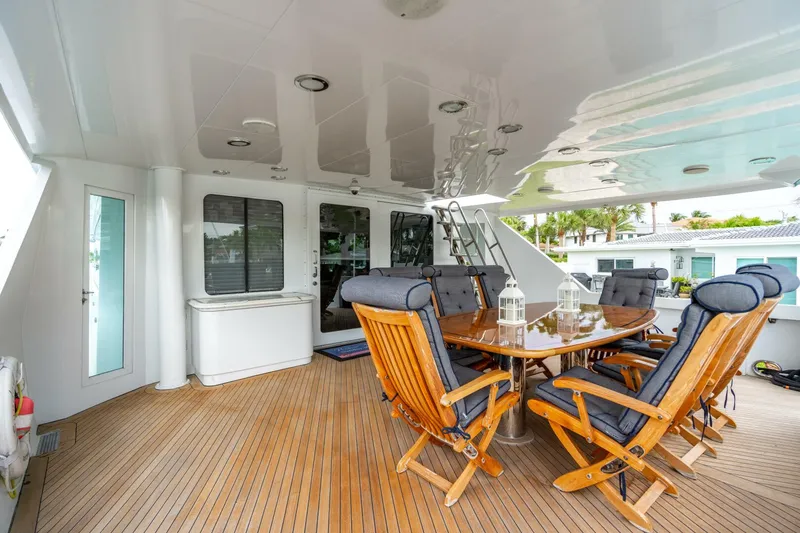 Slide: The Image of Hatteras 100 Motor Yacht 2001 - 6