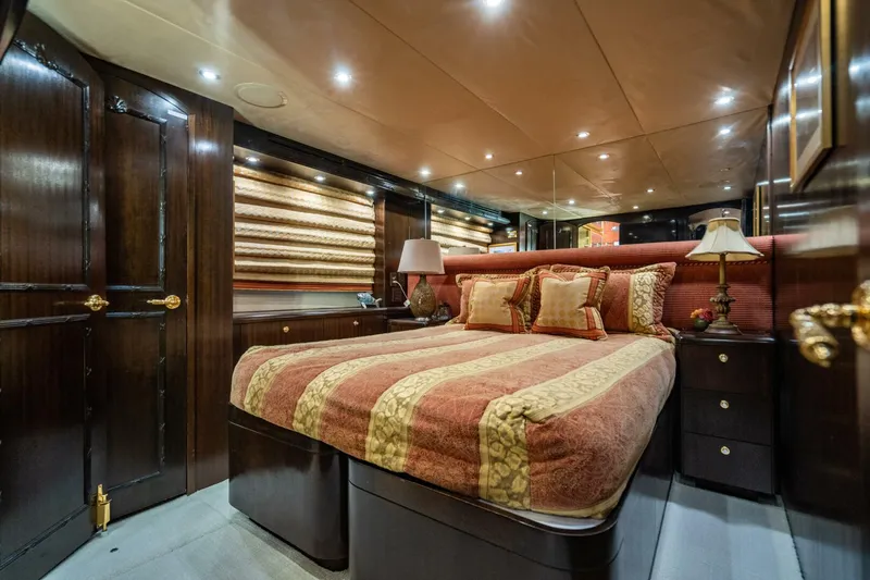 Slide: The Image of Hatteras 100 Motor Yacht 2001 - 62
