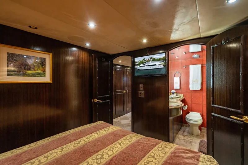 Slide: The Image of Hatteras 100 Motor Yacht 2001 - 63