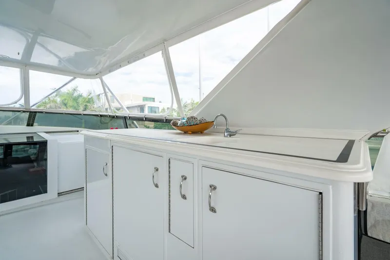 Slide: The Image of Hatteras 100 Motor Yacht 2001 - 70