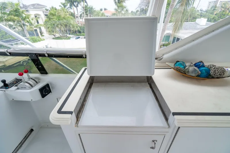 Slide: The Image of Hatteras 100 Motor Yacht 2001 - 71
