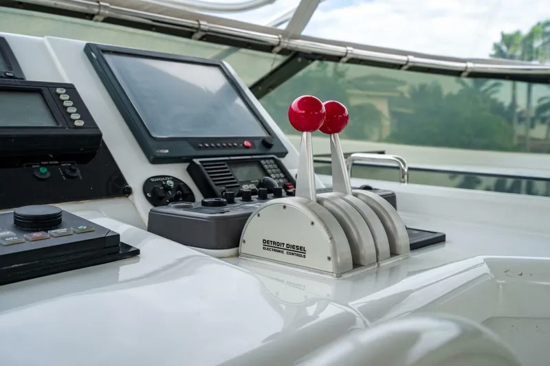 Slide: The Image of Hatteras 100 Motor Yacht 2001 - 78