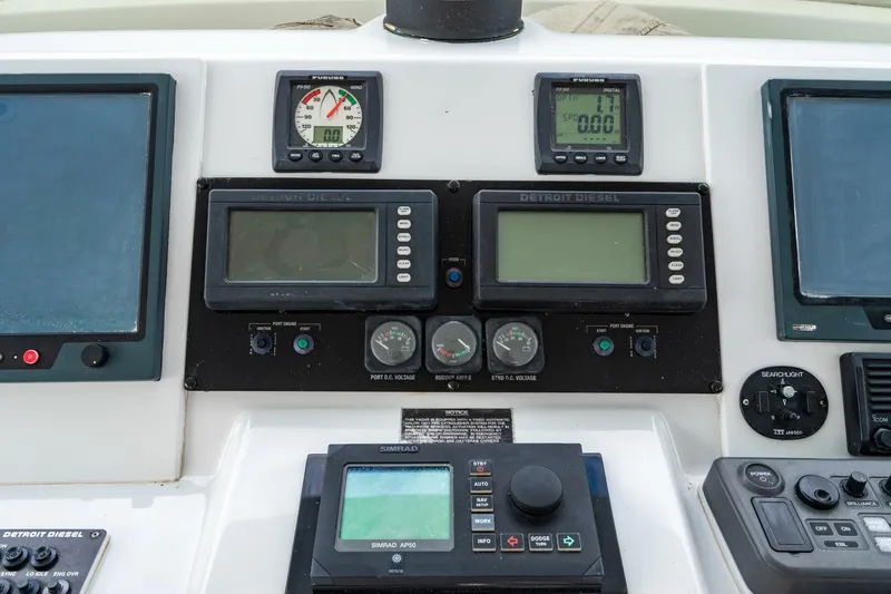 Slide: The Image of Hatteras 100 Motor Yacht 2001 - 79