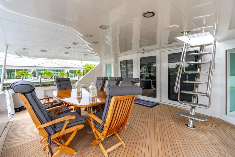 Slide: The Image of Hatteras 100 Motor Yacht 2001 - 8