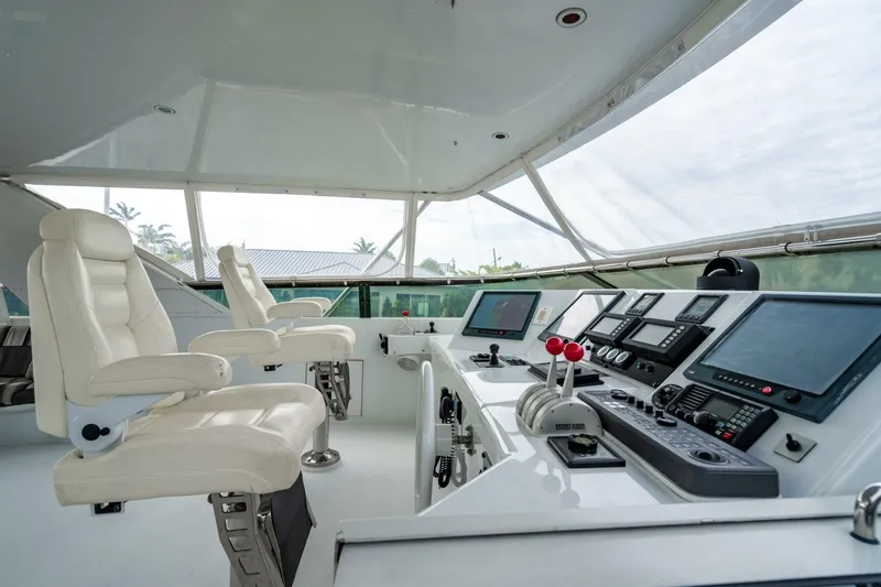 Slide: The Image of Hatteras 100 Motor Yacht 2001 - 80