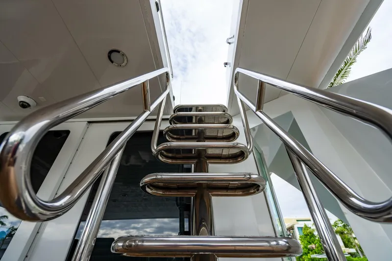 Slide: The Image of Hatteras 100 Motor Yacht 2001 - 9
