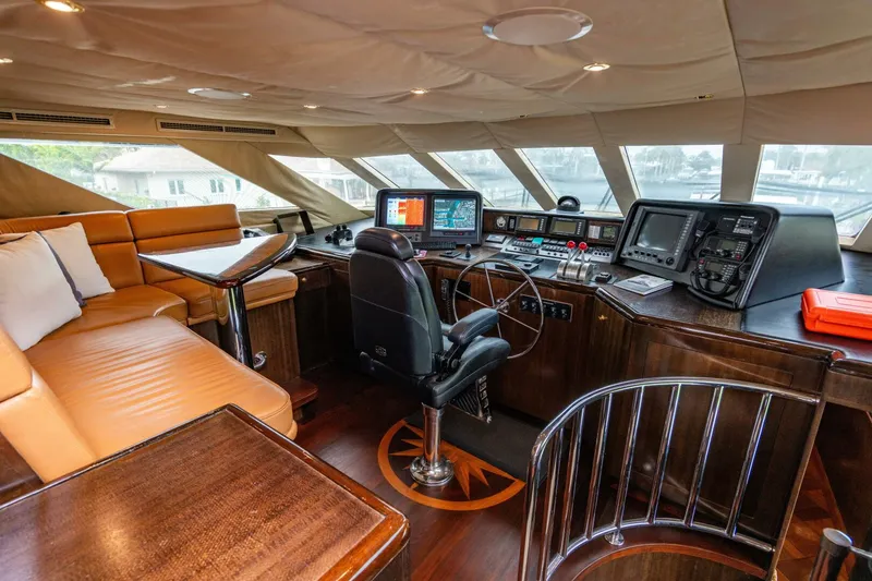 Slide: The Image of Hatteras 100 Motor Yacht 2001 - 91