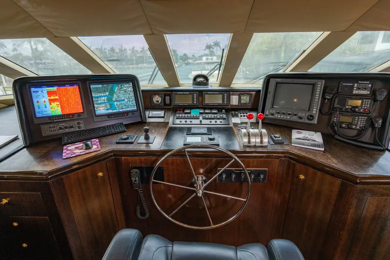 Slide: The Image of Hatteras 100 Motor Yacht 2001 - 93