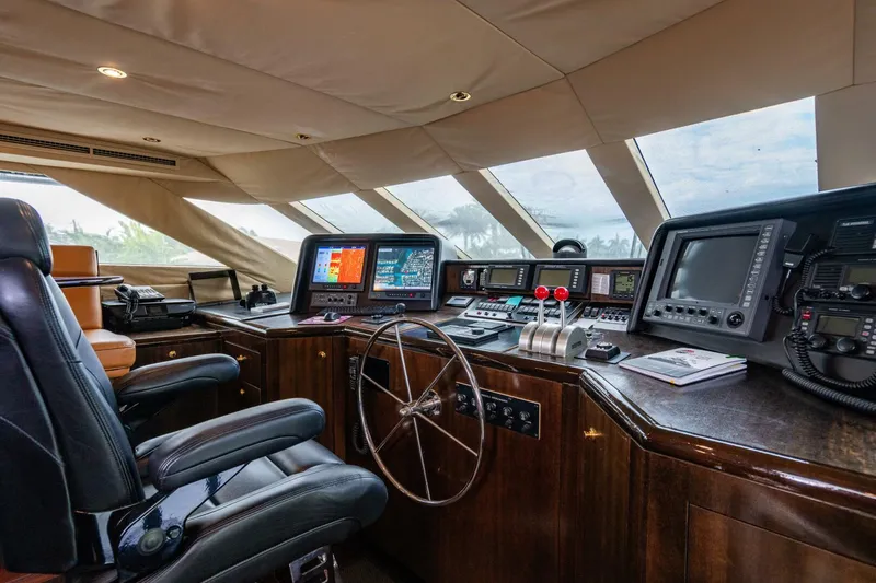 Slide: The Image of Hatteras 100 Motor Yacht 2001 - 94