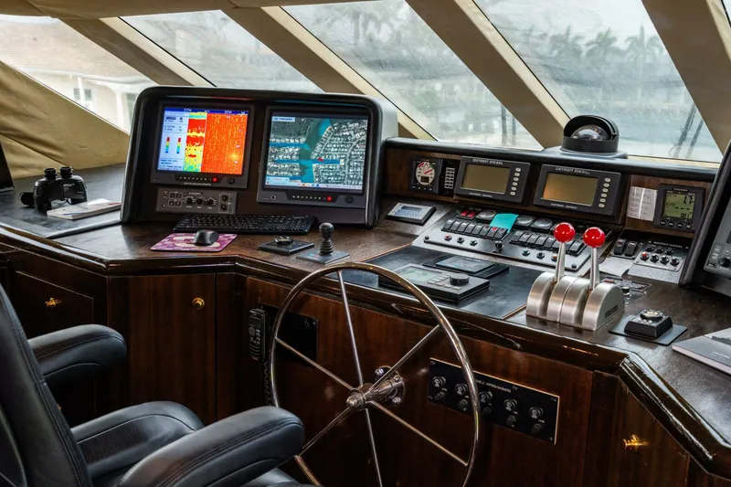 Slide: The Image of Hatteras 100 Motor Yacht 2001 - 95