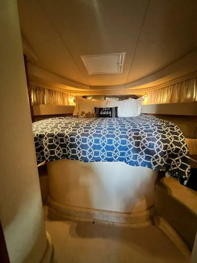Slide: The Image of Sea Ray 380 Sundancer 2003 - 19