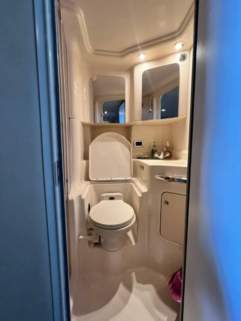 Slide: The Image of Sea Ray 380 Sundancer 2003 - 20