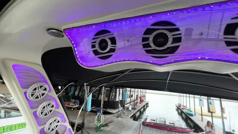 Slide: The Image of Sea Ray 380 Sundancer 2003 - 5