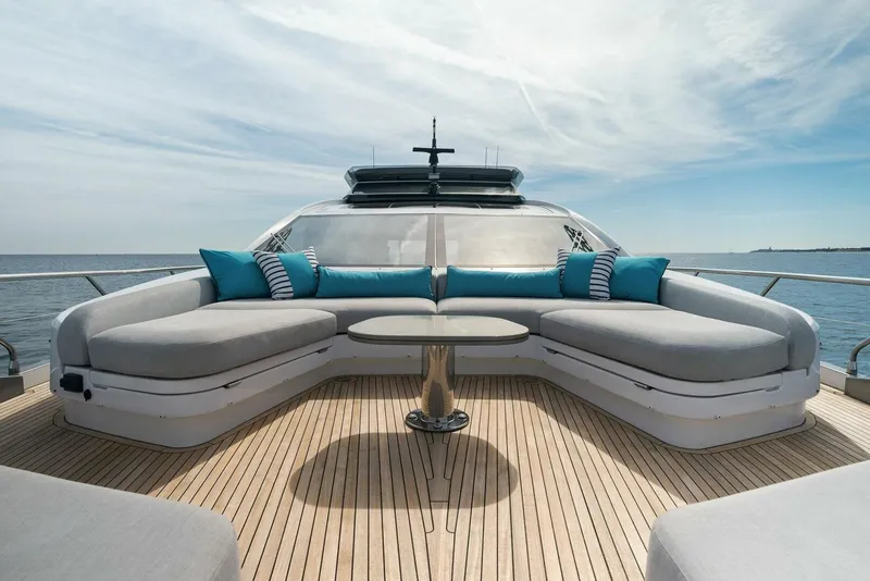 Slide: The Image of Azimut S8 2022 - 13