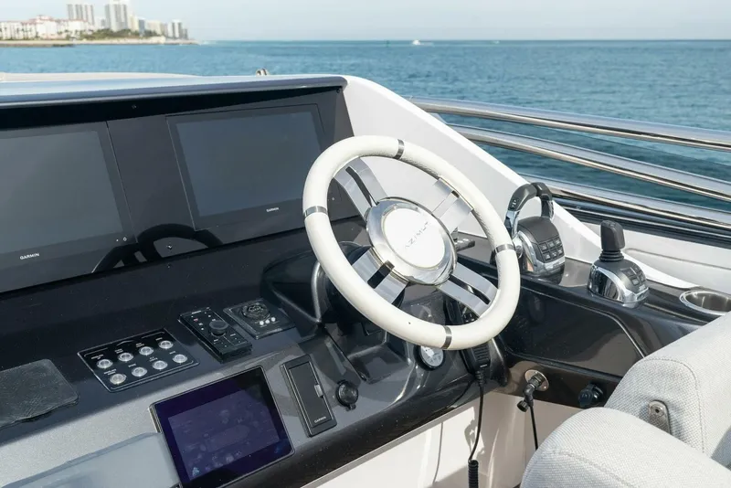 Slide: The Image of Azimut S8 2022 - 17