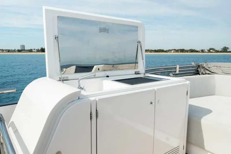 Slide: The Image of Azimut S8 2022 - 18
