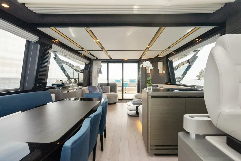 Slide: The Image of Azimut S8 2022 - 19