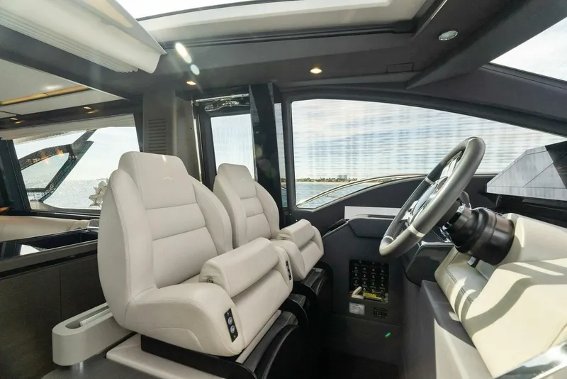 Slide: The Image of Azimut S8 2022 - 24