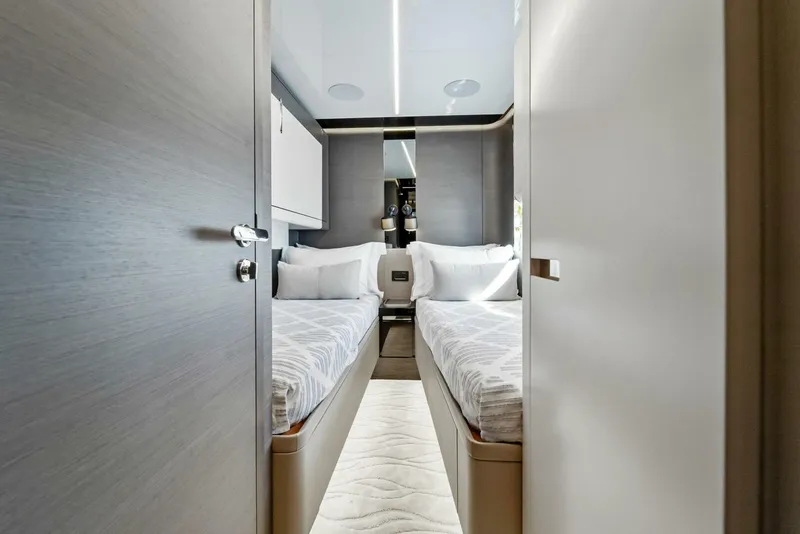 Slide: The Image of Azimut S8 2022 - 36