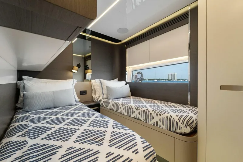 Slide: The Image of Azimut S8 2022 - 37