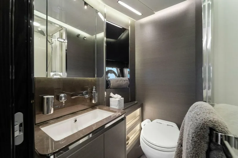 Slide: The Image of Azimut S8 2022 - 39