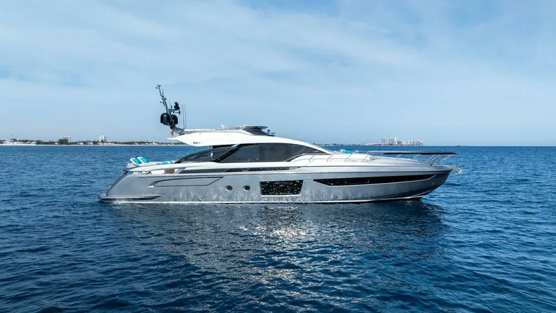 Slide: The Image of Azimut S8 2022 - 4