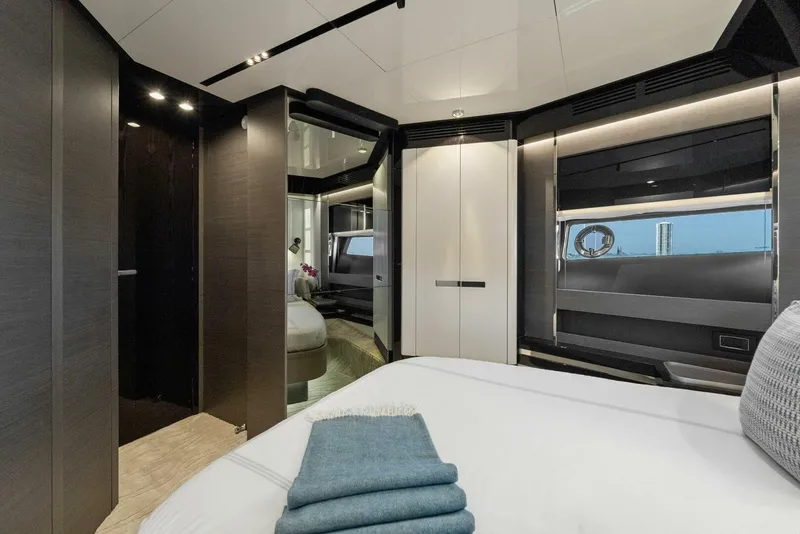 Slide: The Image of Azimut S8 2022 - 42