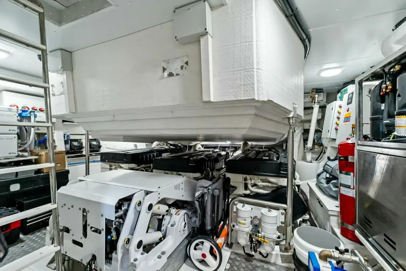 Slide: The Image of Azimut S8 2022 - 47