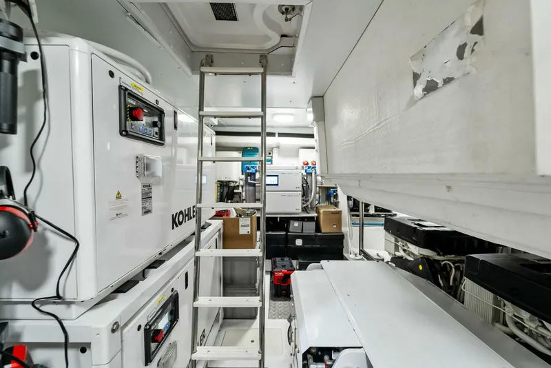 Slide: The Image of Azimut S8 2022 - 50