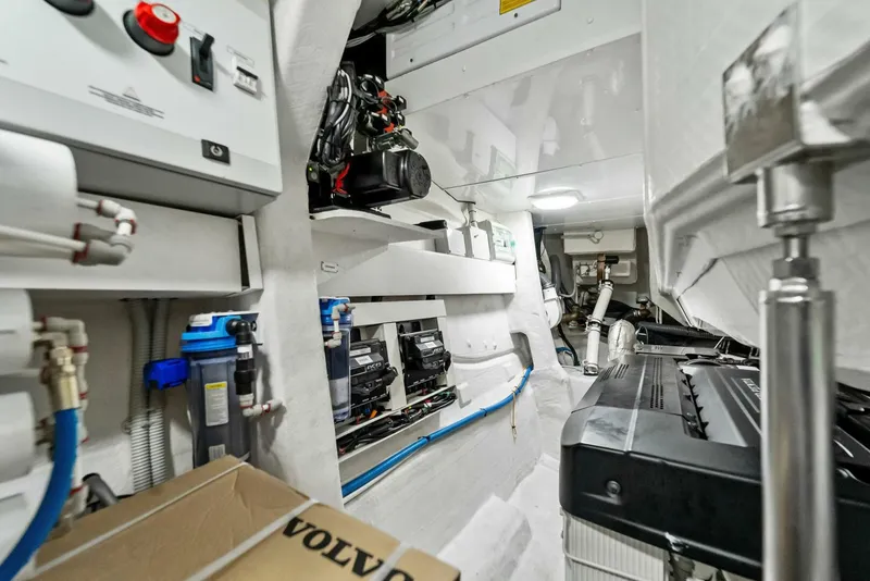 Slide: The Image of Azimut S8 2022 - 54