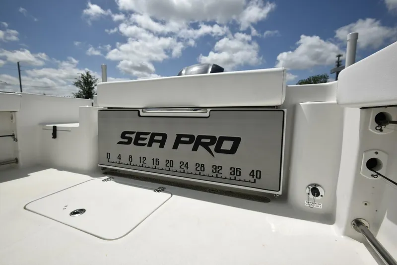 Slide: The Image of Sea Pro 239 Deep V DLX 2023 - 18