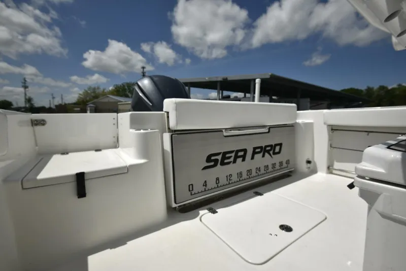 Slide: The Image of Sea Pro 239 Deep V DLX 2023 - 33