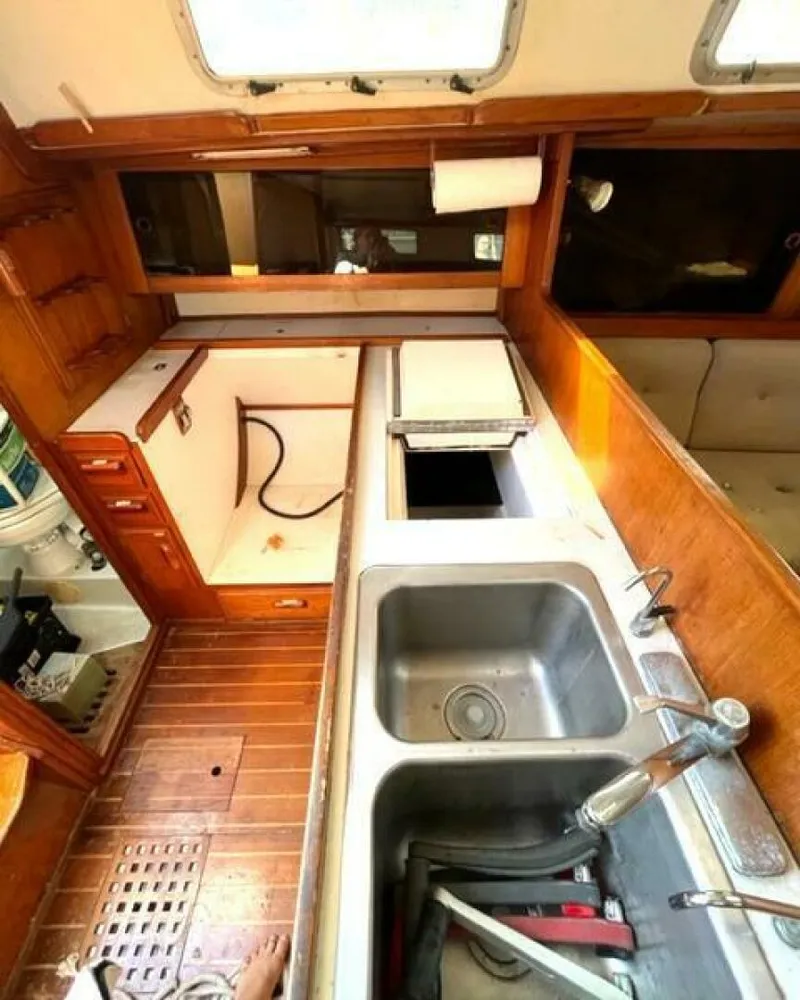 Slide: The Image of J Boats Masthead Sloop 1986 - 2