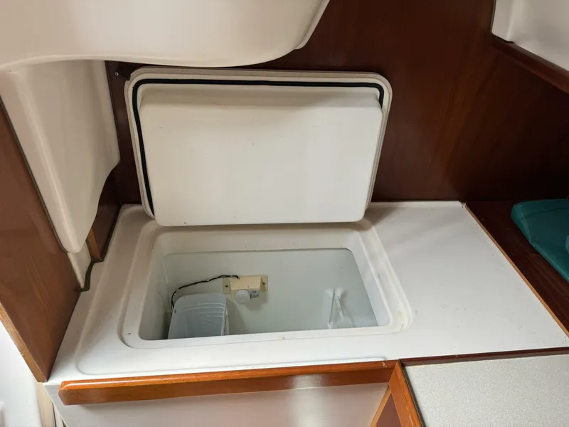 Slide: The Image of Beneteau Oceanis 321 1996 - 22