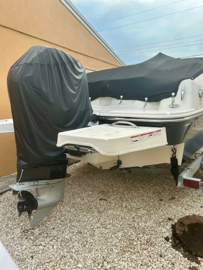 Slide: The Image of Bayliner DX2000 2022 - 3