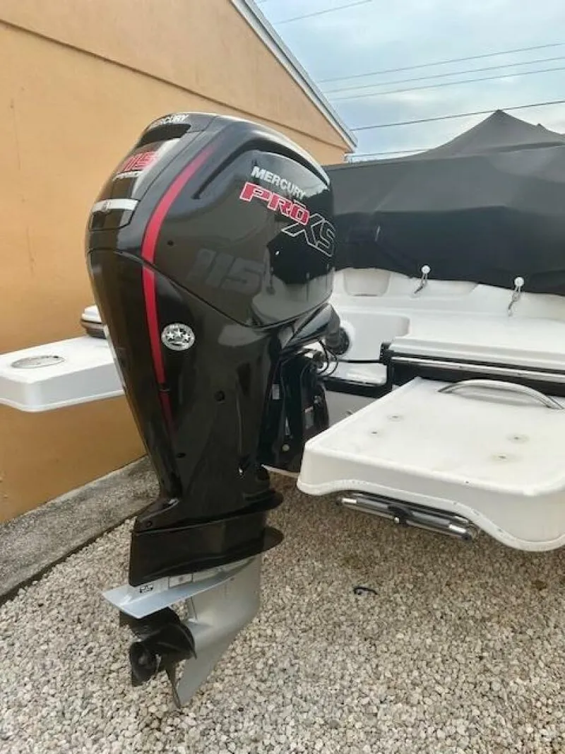 Slide: The Image of Bayliner DX2000 2022 - 6