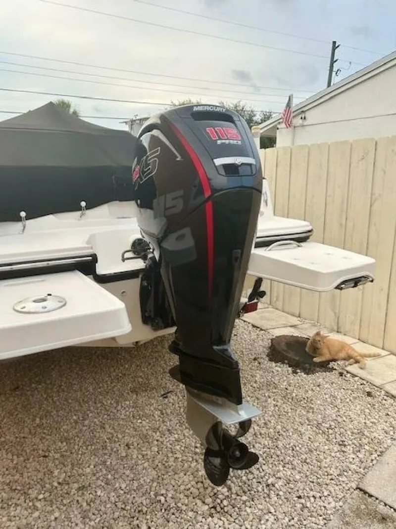 Slide: The Image of Bayliner DX2000 2022 - 7