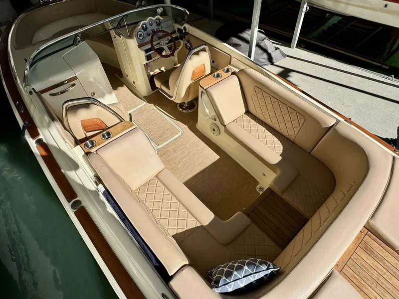 Slide: The Image of Chris-Craft Launch 27 Heritage Trim Edition - Surf 2018 - 17